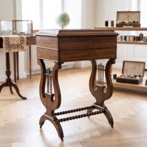 Nähtisch Biedermeier 1820 Nussbaum