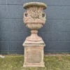 Vase Blumenkübel auf Sockel 2,27 m