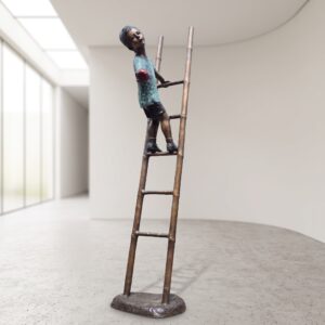 Skulptur Dekoration Junge auf Leiter Bronze 2,06 m