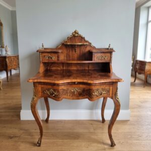 Dresdener Barock Damenschreibtisch Schreibtisch 1860 Nussbaum