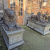 Skulptur Dekoration Löwen Bronze mit Steinsockel 1,70 m - immagine 3