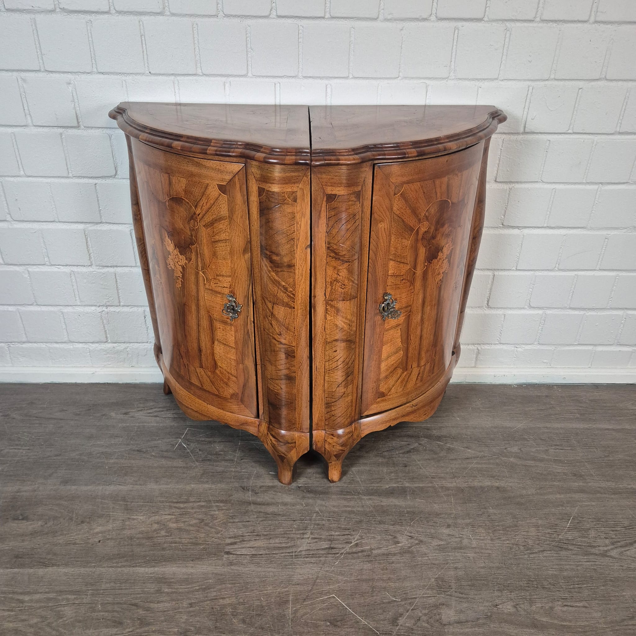 Set di mobili angolari (angoliera e commode) Barocco 1770 Noce - immagine 3