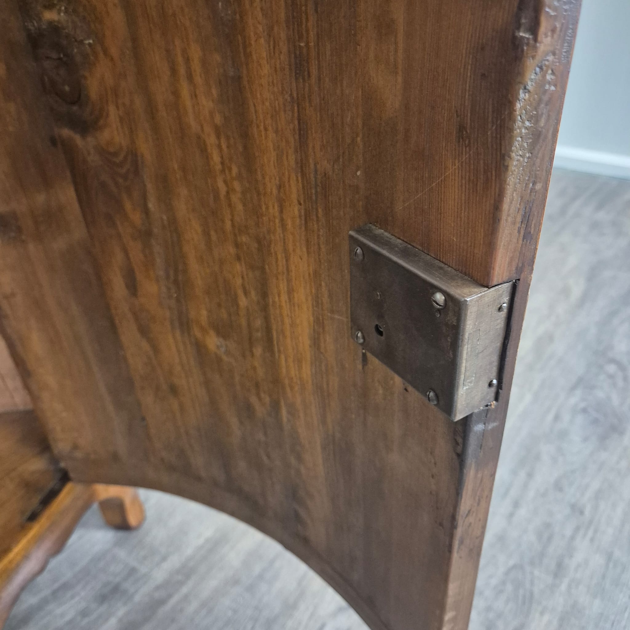 Set di mobili angolari (angoliera e commode) Barocco 1770 Noce - immagine 32