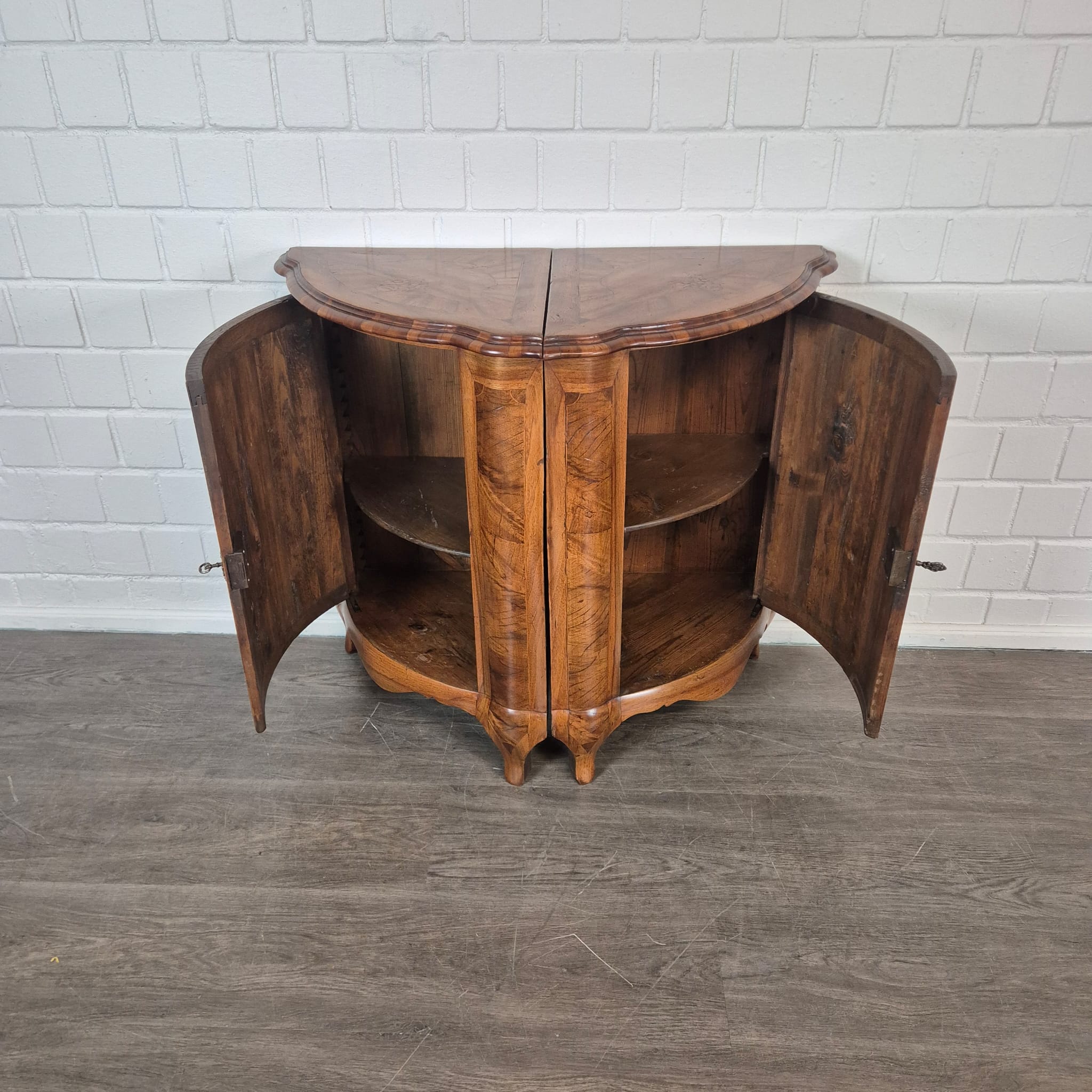 Set di mobili angolari (angoliera e commode) Barocco 1770 Noce - immagine 7