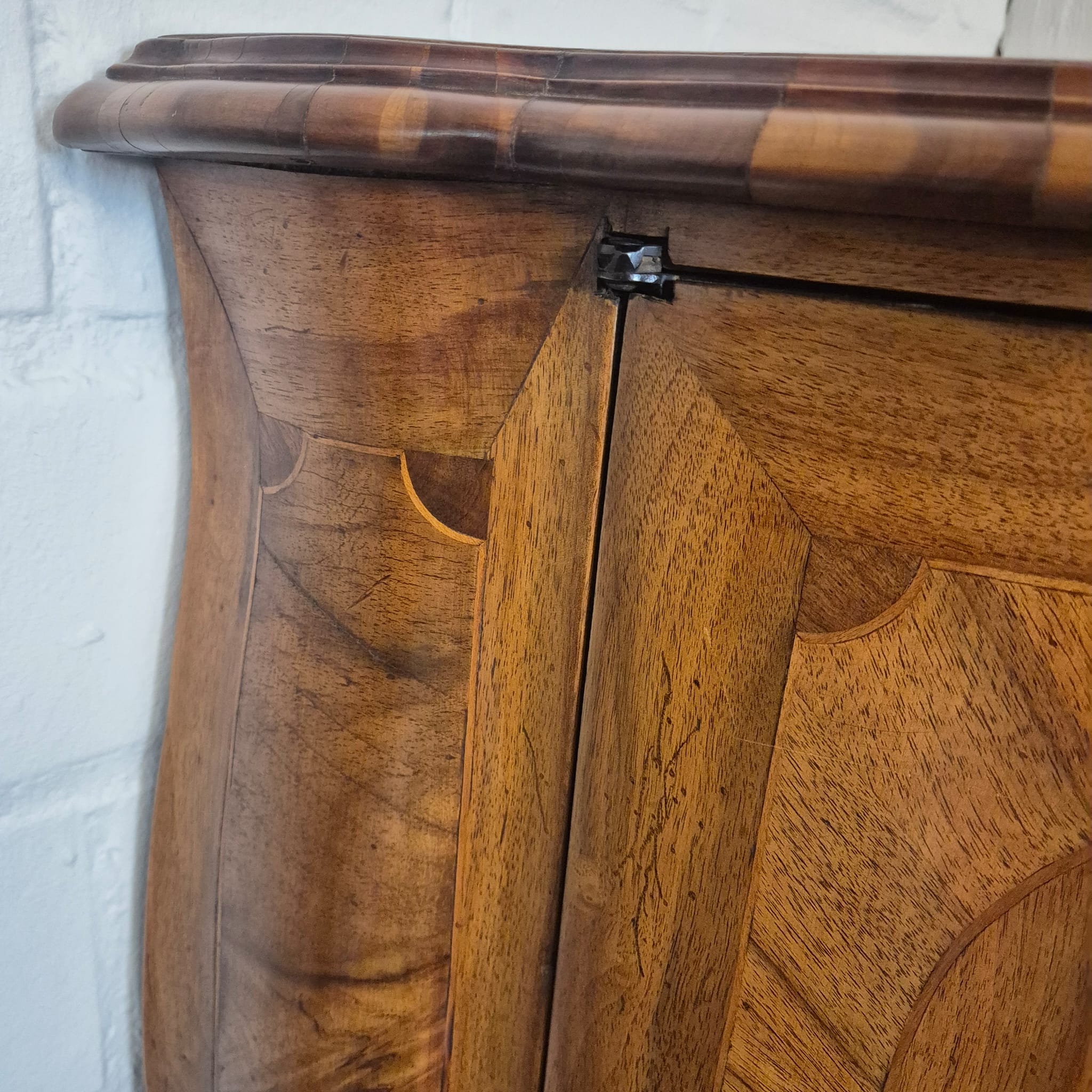 Set di mobili angolari (angoliera e commode) Barocco 1770 Noce - immagine 17