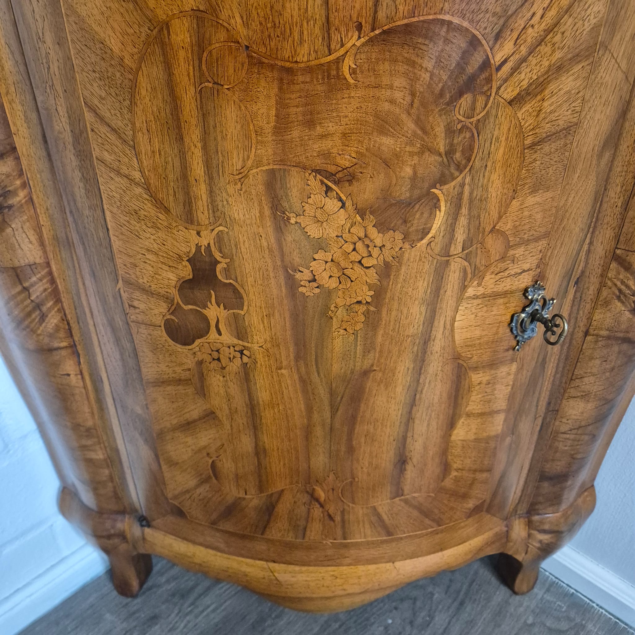 Set di mobili angolari (angoliera e commode) Barocco 1770 Noce - immagine 19