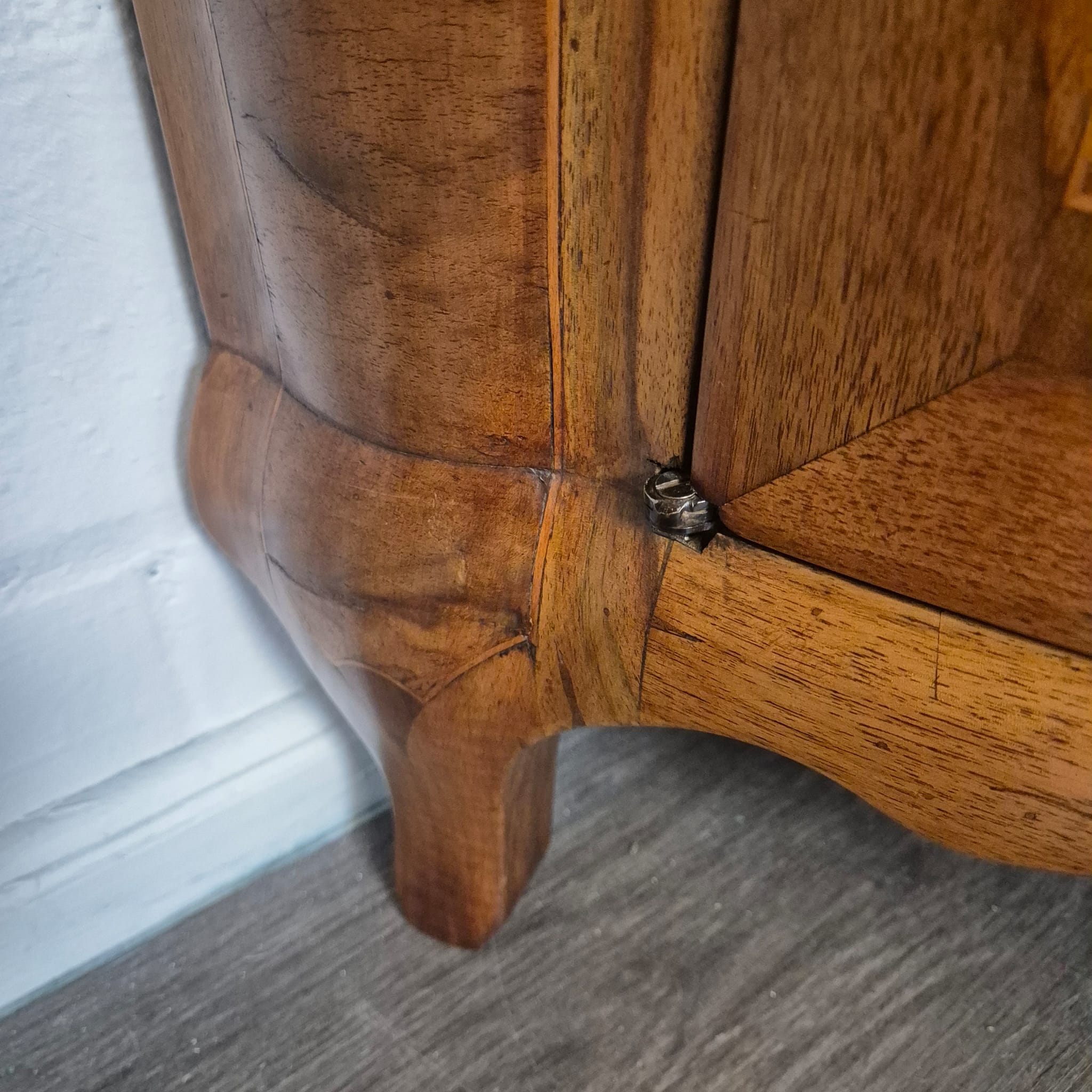 Set di mobili angolari (angoliera e commode) Barocco 1770 Noce - immagine 21