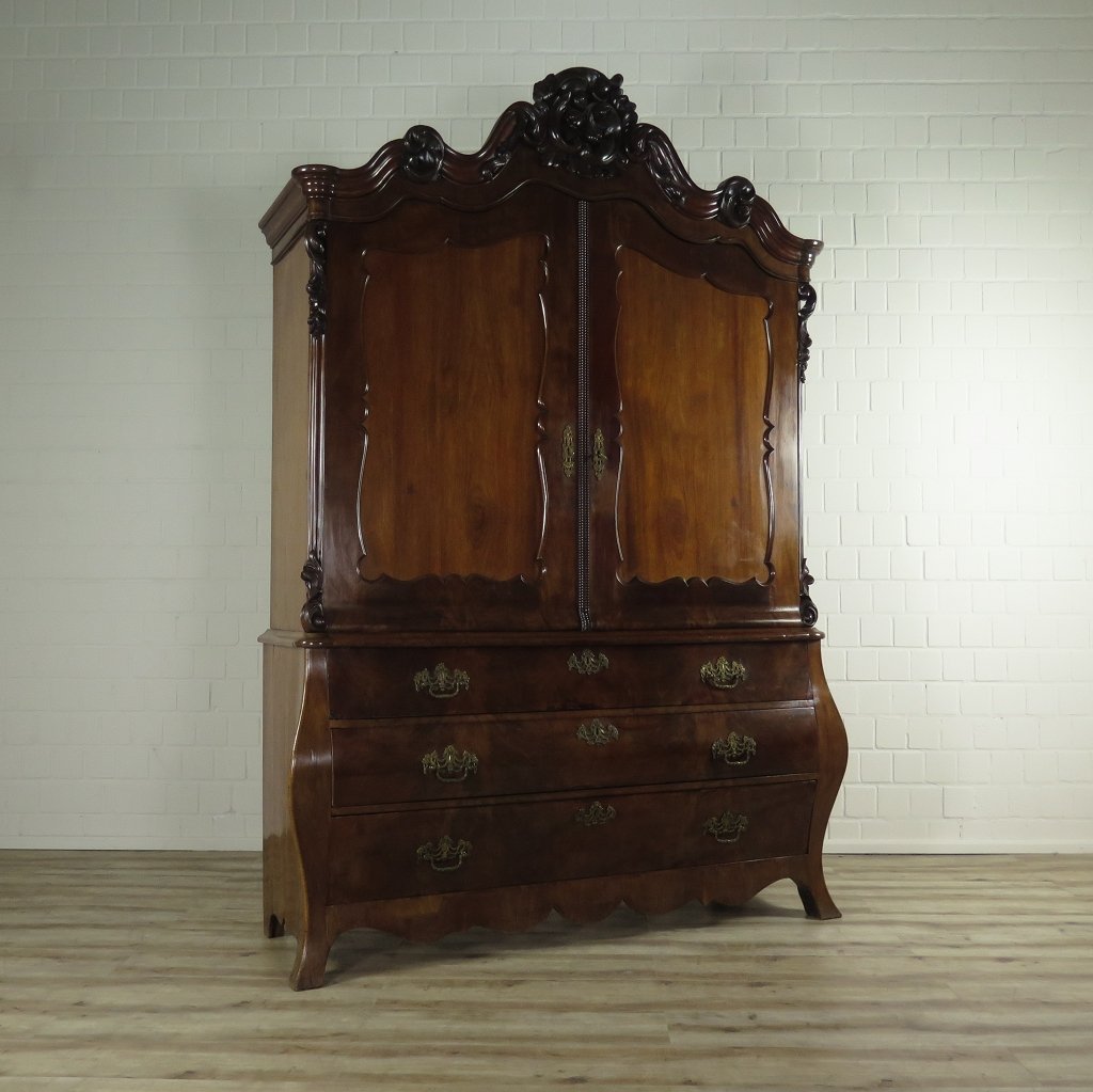 Kabinettschrank Antik 1750
