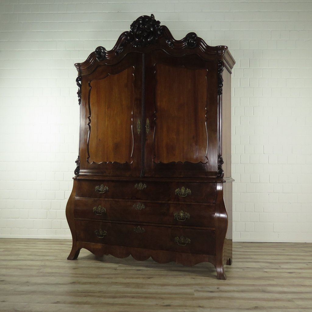 Kabinettschrank Antik 1750