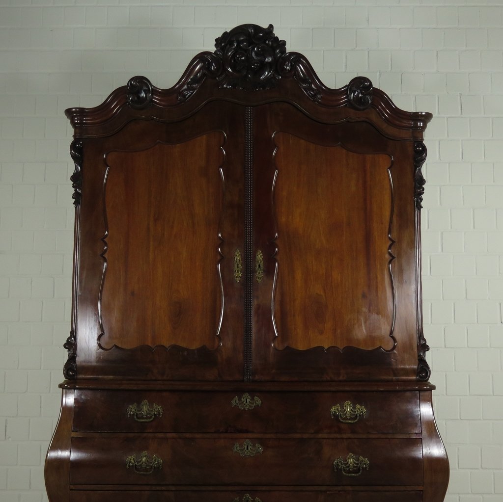 Kabinettschrank Antik 1750