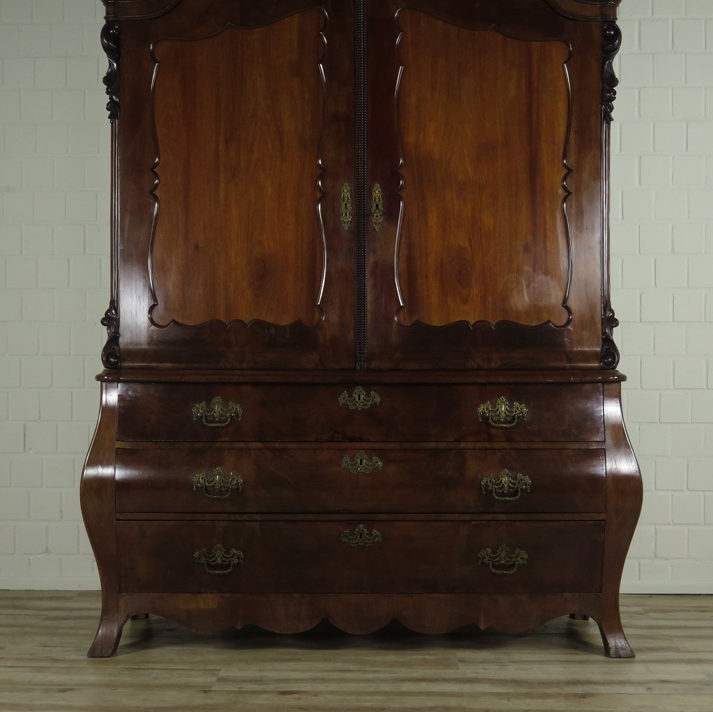 Kabinettschrank Antik 1750