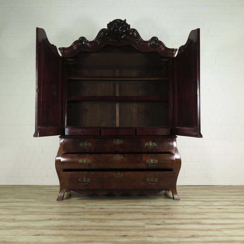 Kabinettschrank Antik 1750