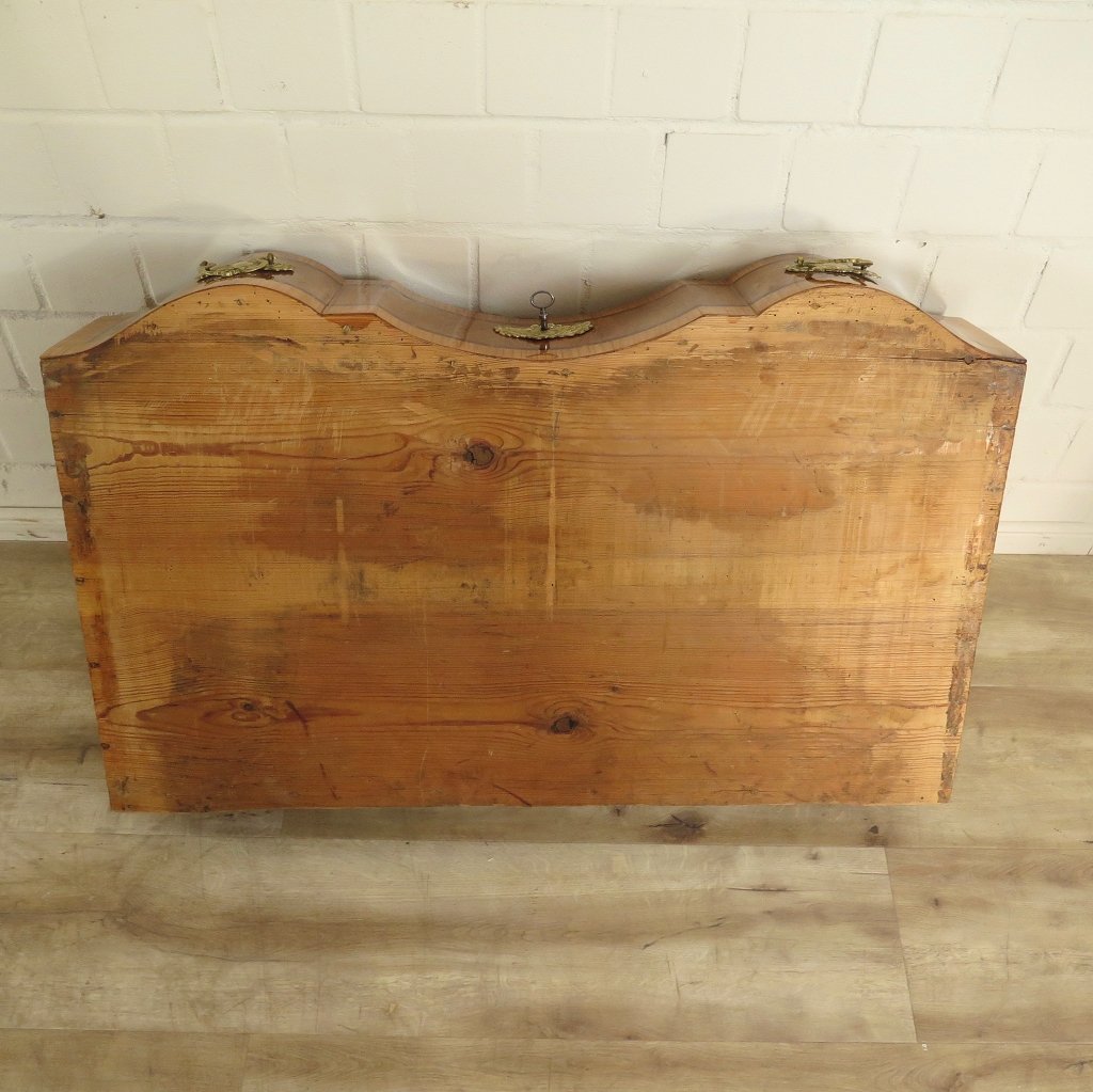 Kommode Nussbaum Barock 1780