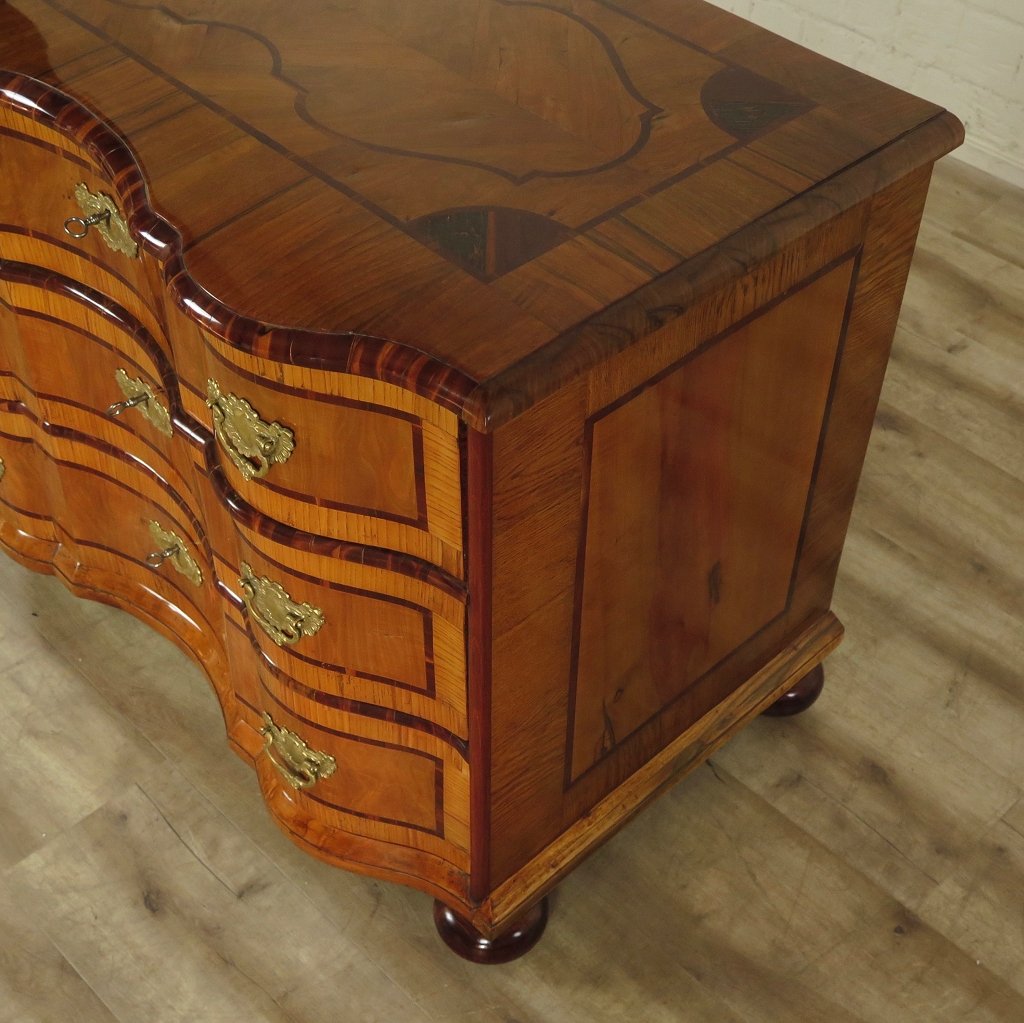 Kommode Nussbaum Barock 1780