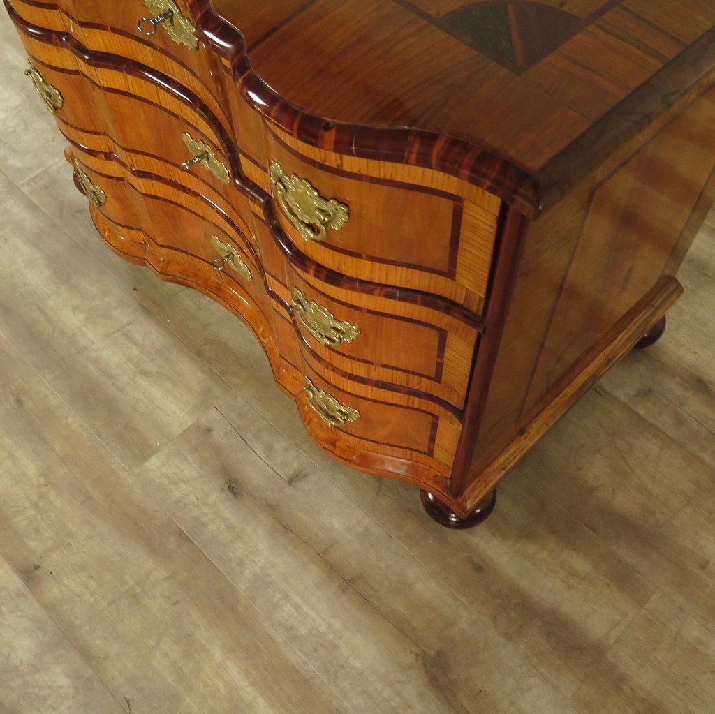 Kommode Nussbaum Barock 1780