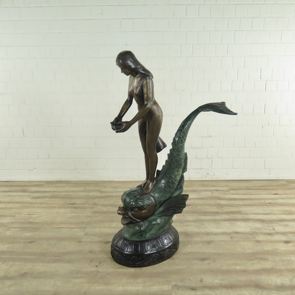 Wasserspeier Skulptur Frau auf Fisch Bronze 1,50 m