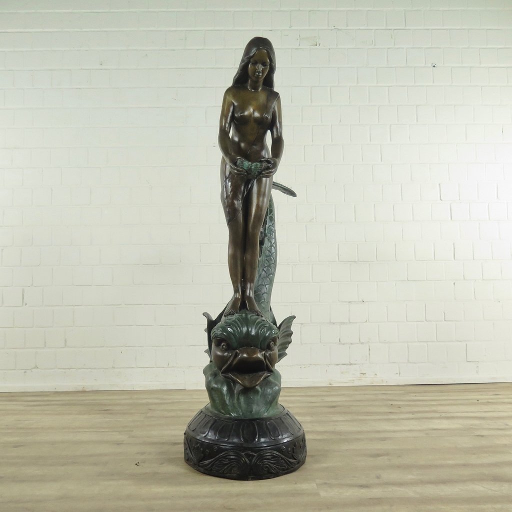 Wasserspeier Skulptur Frau auf Fisch Bronze 1,50 m