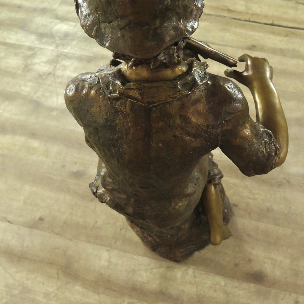 Skulptur Junge mit Blockflöte Bronze 1,12 m