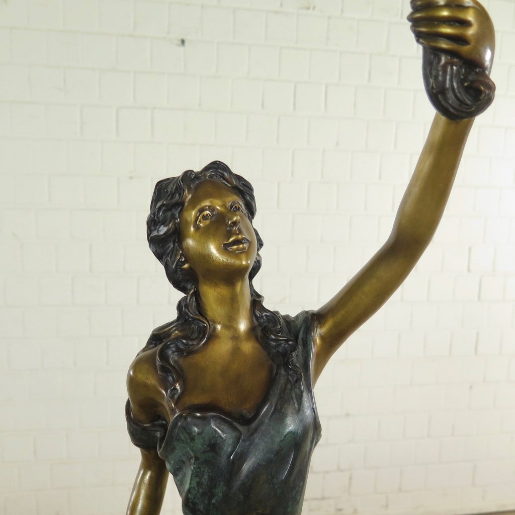 Kerzenständer Frau Bronze 1,06 m