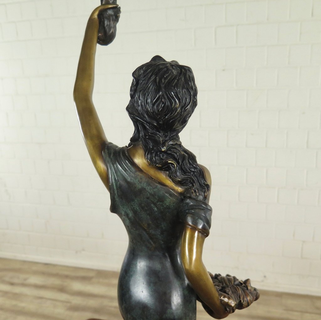 Kerzenständer Frau Bronze 1,06 m