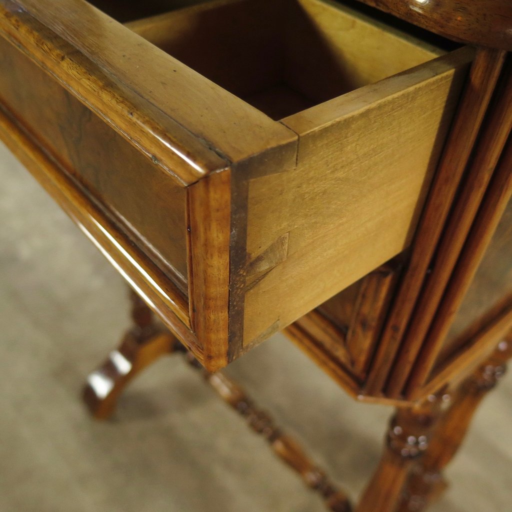 Nähtisch Biedermeier 1860 Nussbaum
