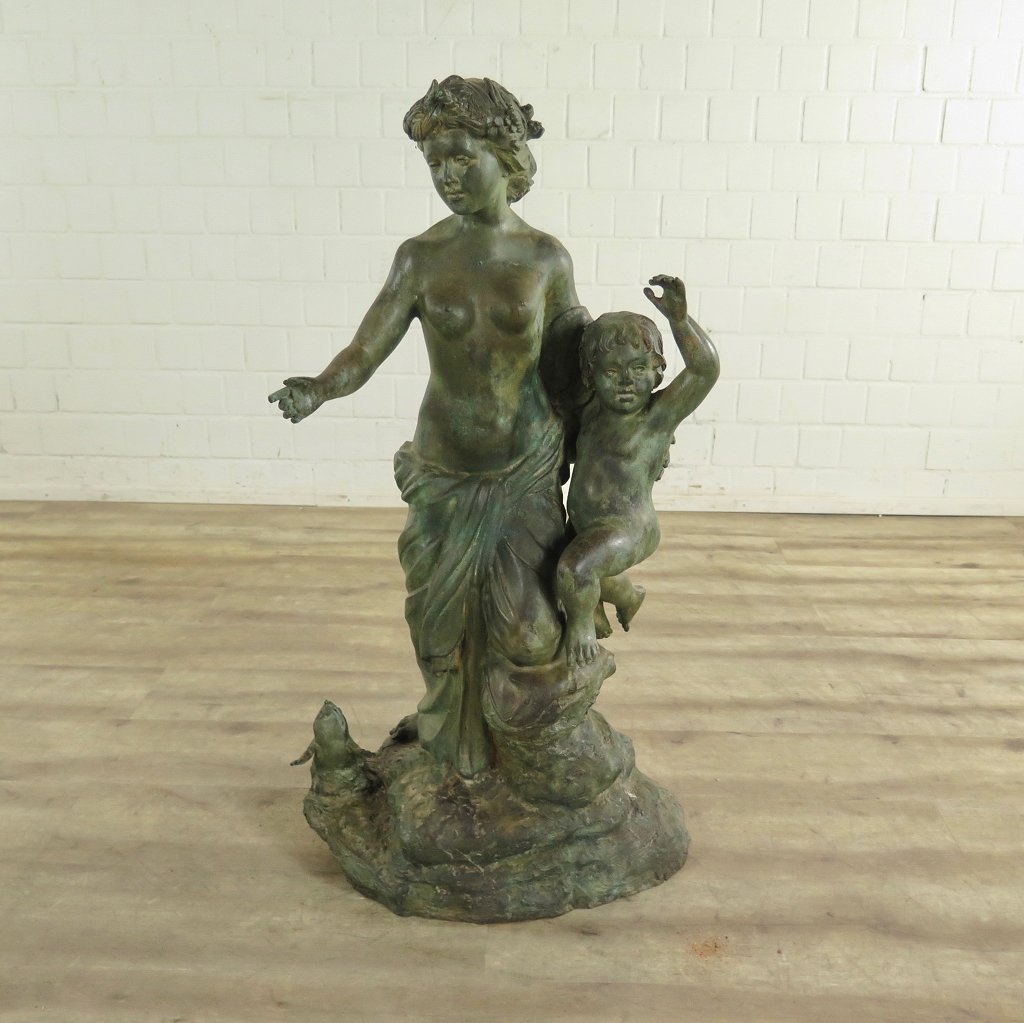 Skulptur Figur Frau mit Kind Bronze