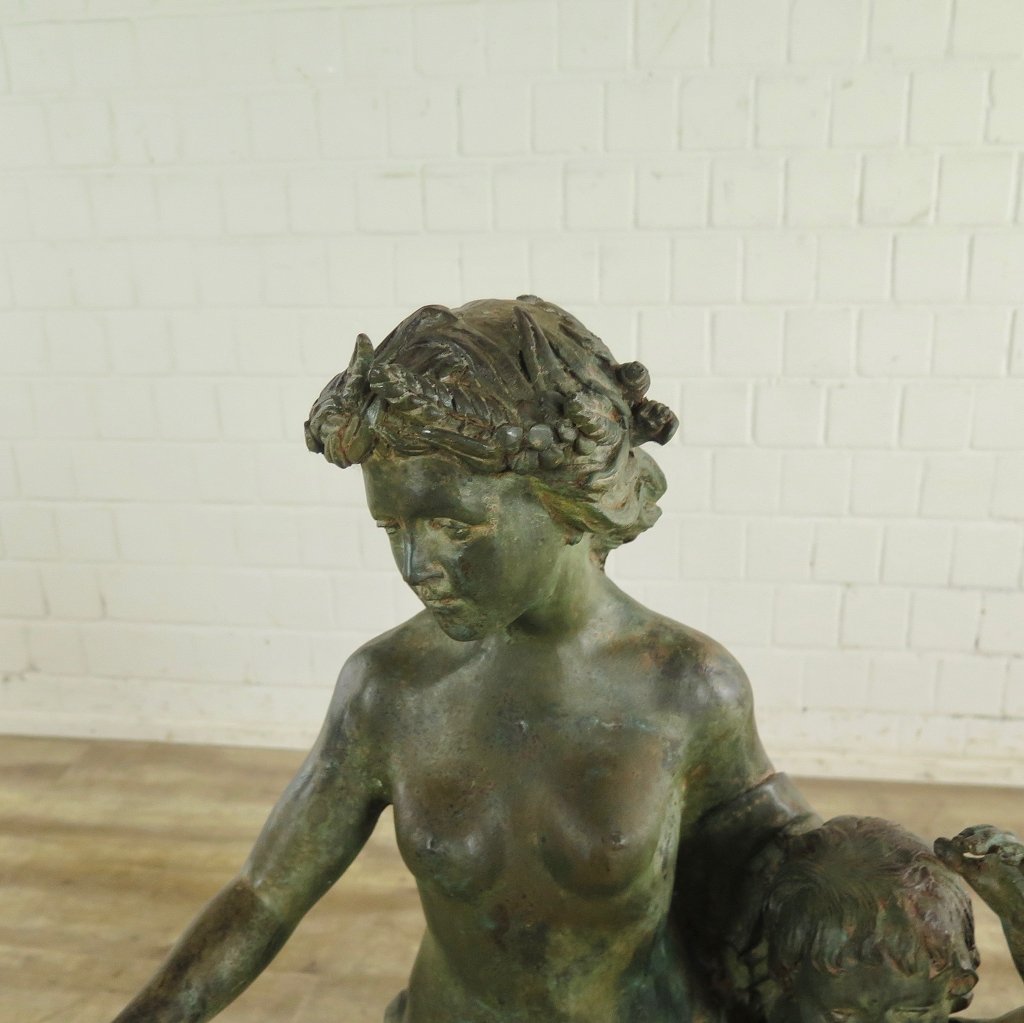 Skulptur Figur Frau mit Kind Bronze