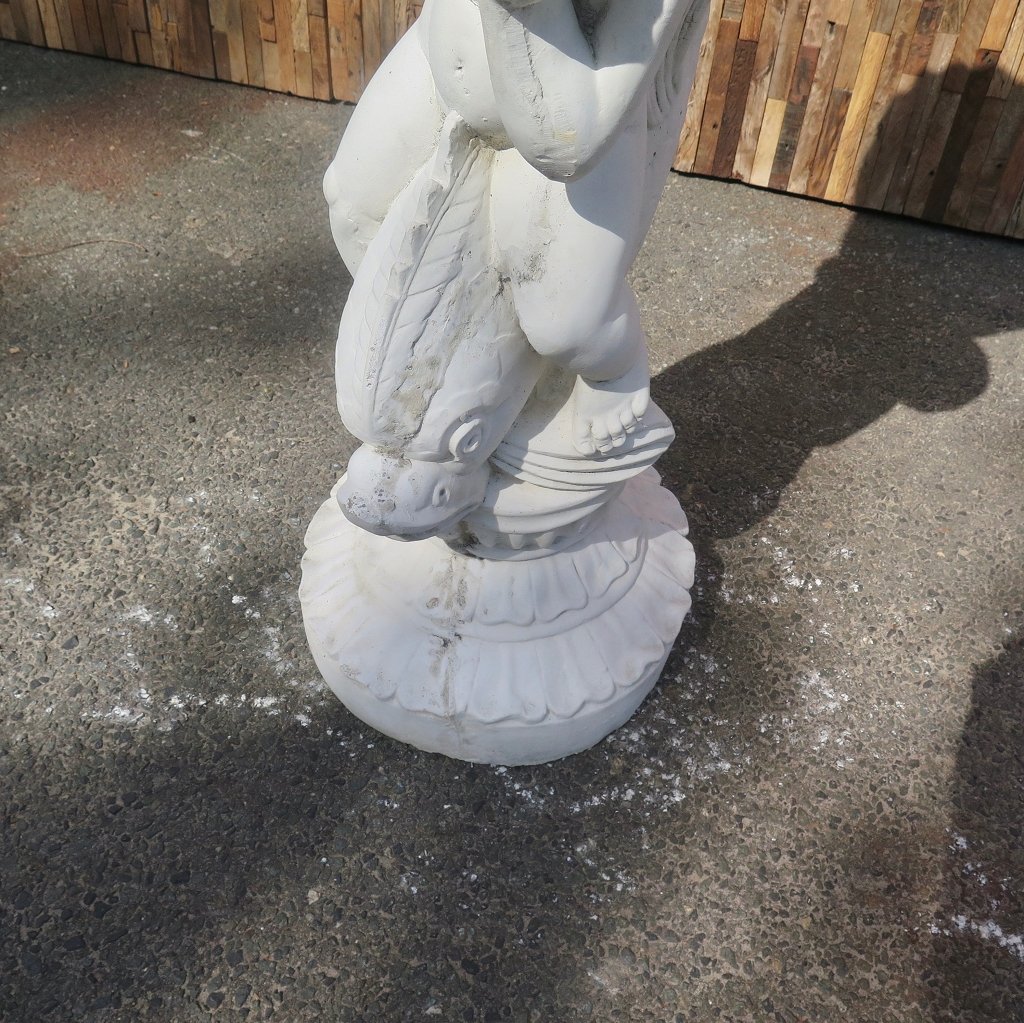 Wasserspeier Beton Putte auf Fisch 1,00 m