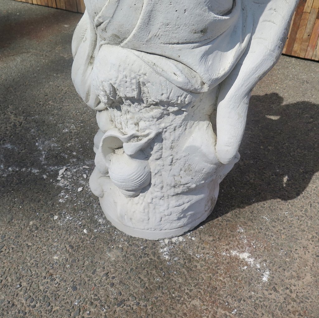 Wasserspeier Beton Frau mit Fisch 1,00 m