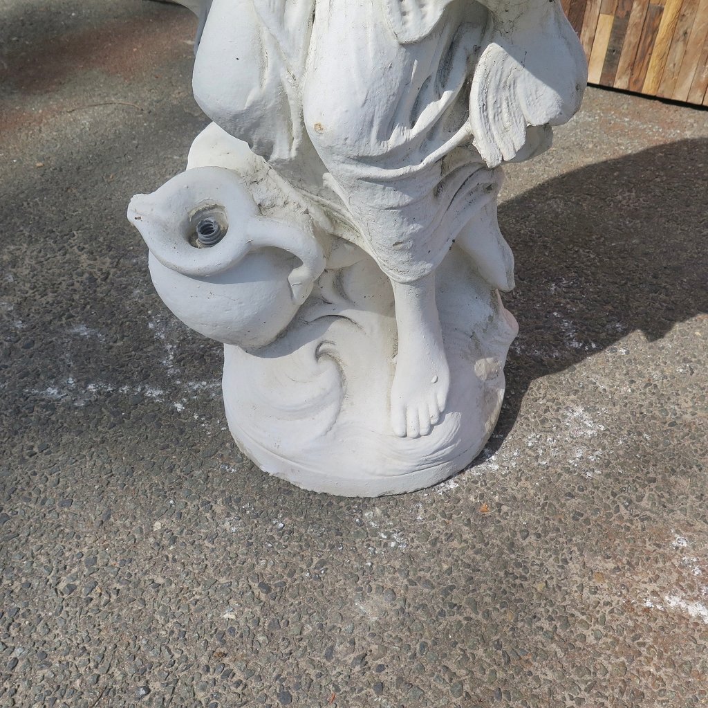 Wasserspeier Beton Frau mit Fisch 1,00 m