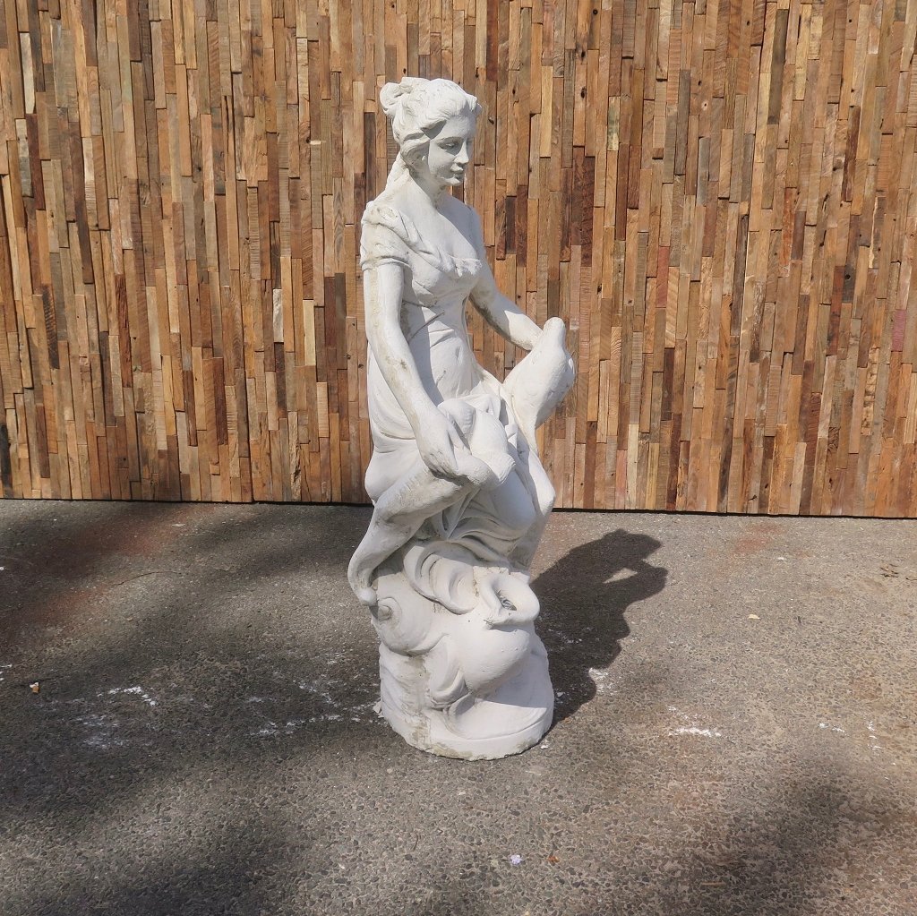 Wasserspeier Beton Frau mit Fisch 1,00 m