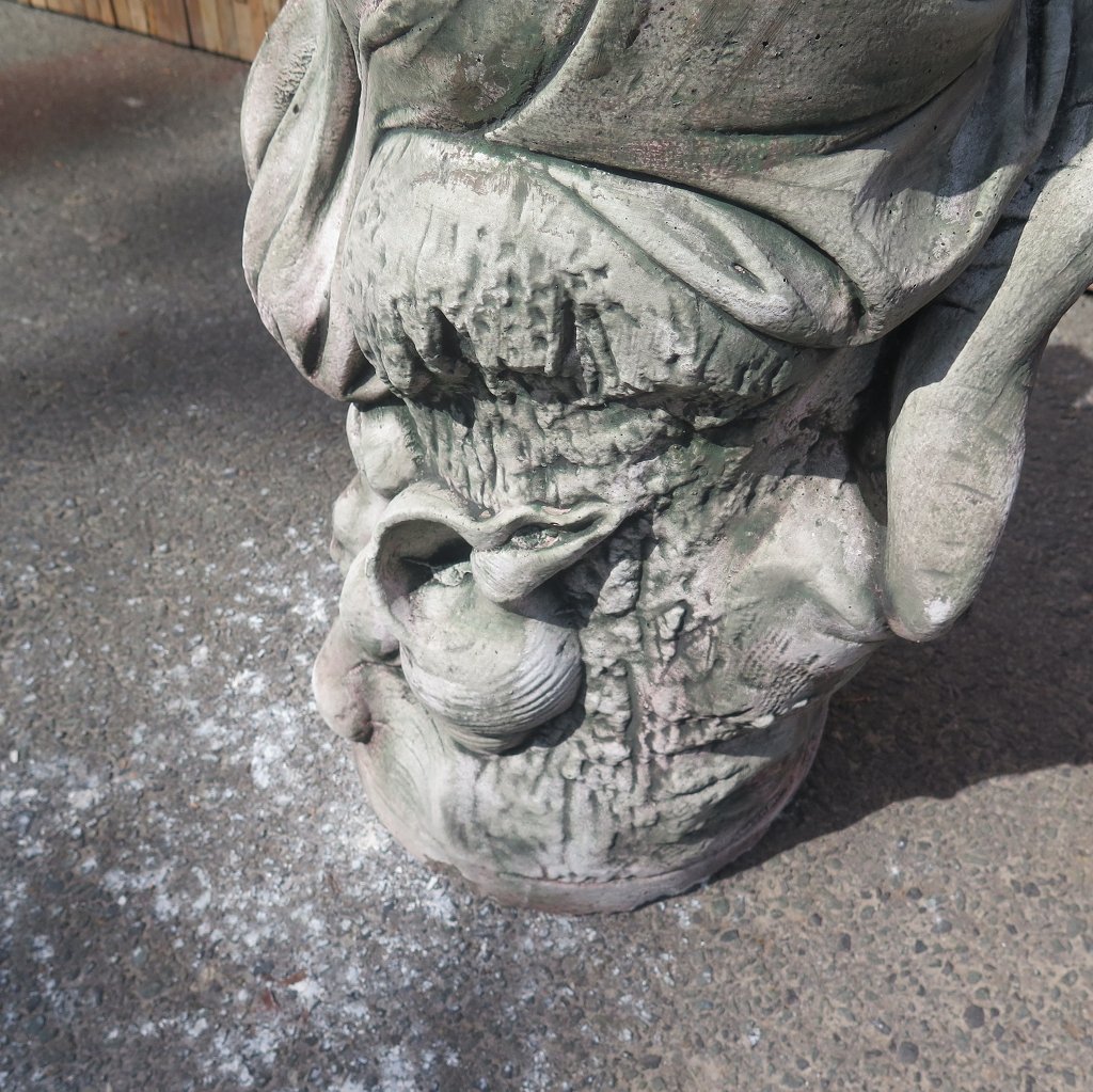 Wasserspeier Beton Frau mit Fisch 1,00 m