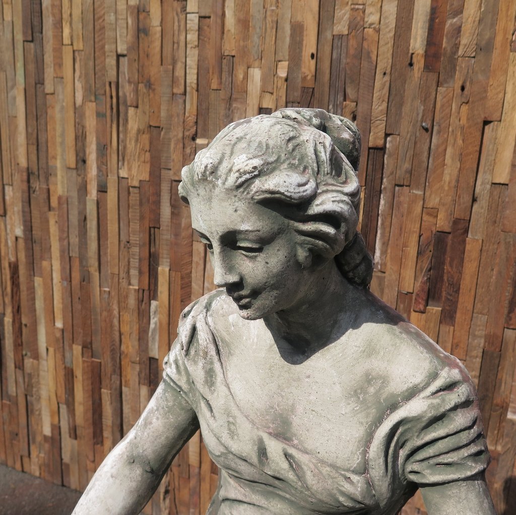 Wasserspeier Beton Frau mit Fisch 1,00 m