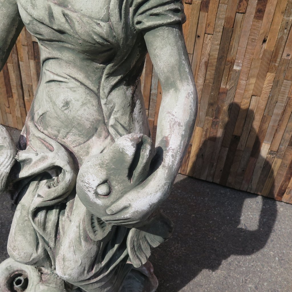 Wasserspeier Beton Frau mit Fisch 1,00 m