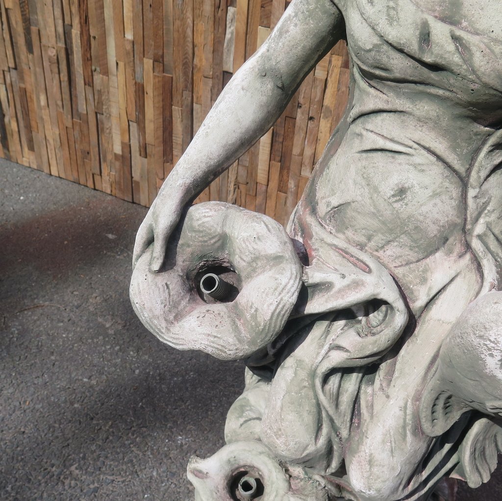 Wasserspeier Beton Frau mit Fisch 1,00 m
