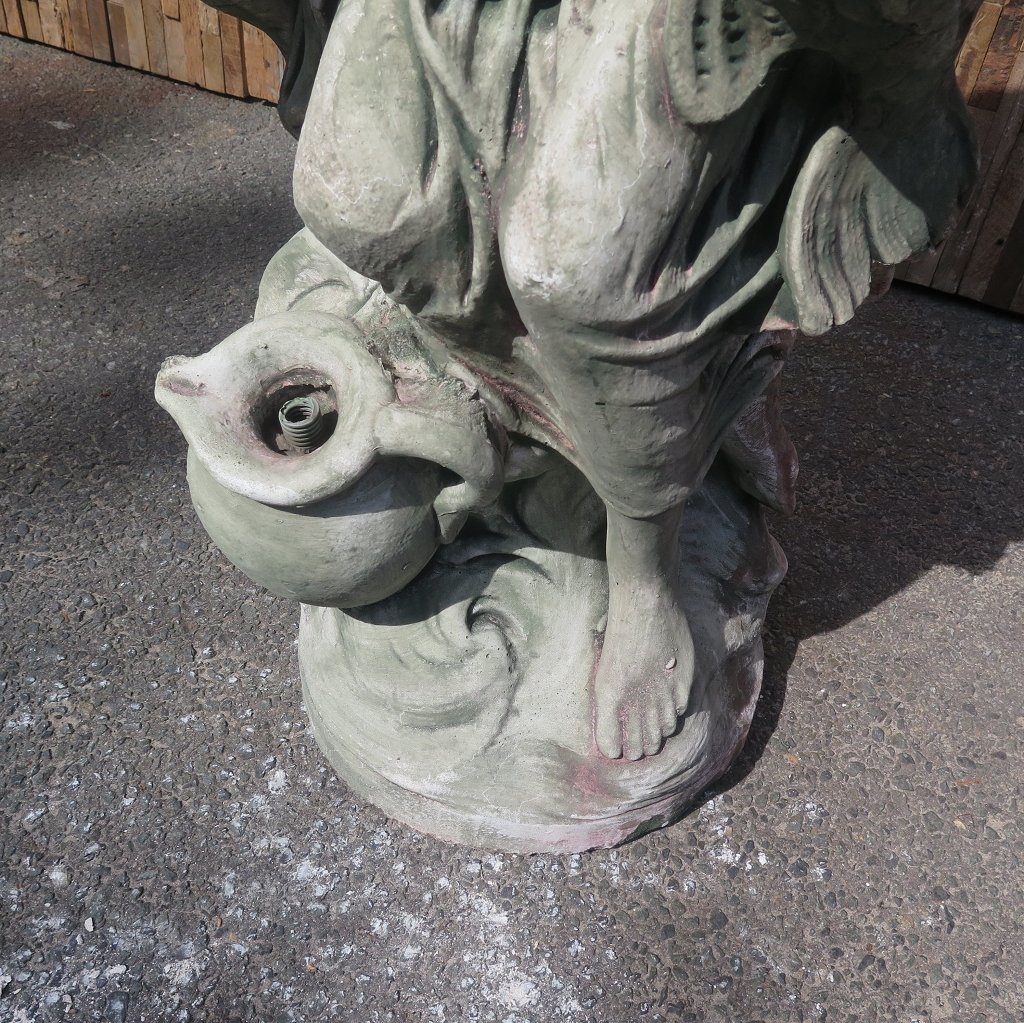 Wasserspeier Beton Frau mit Fisch 1,00 m