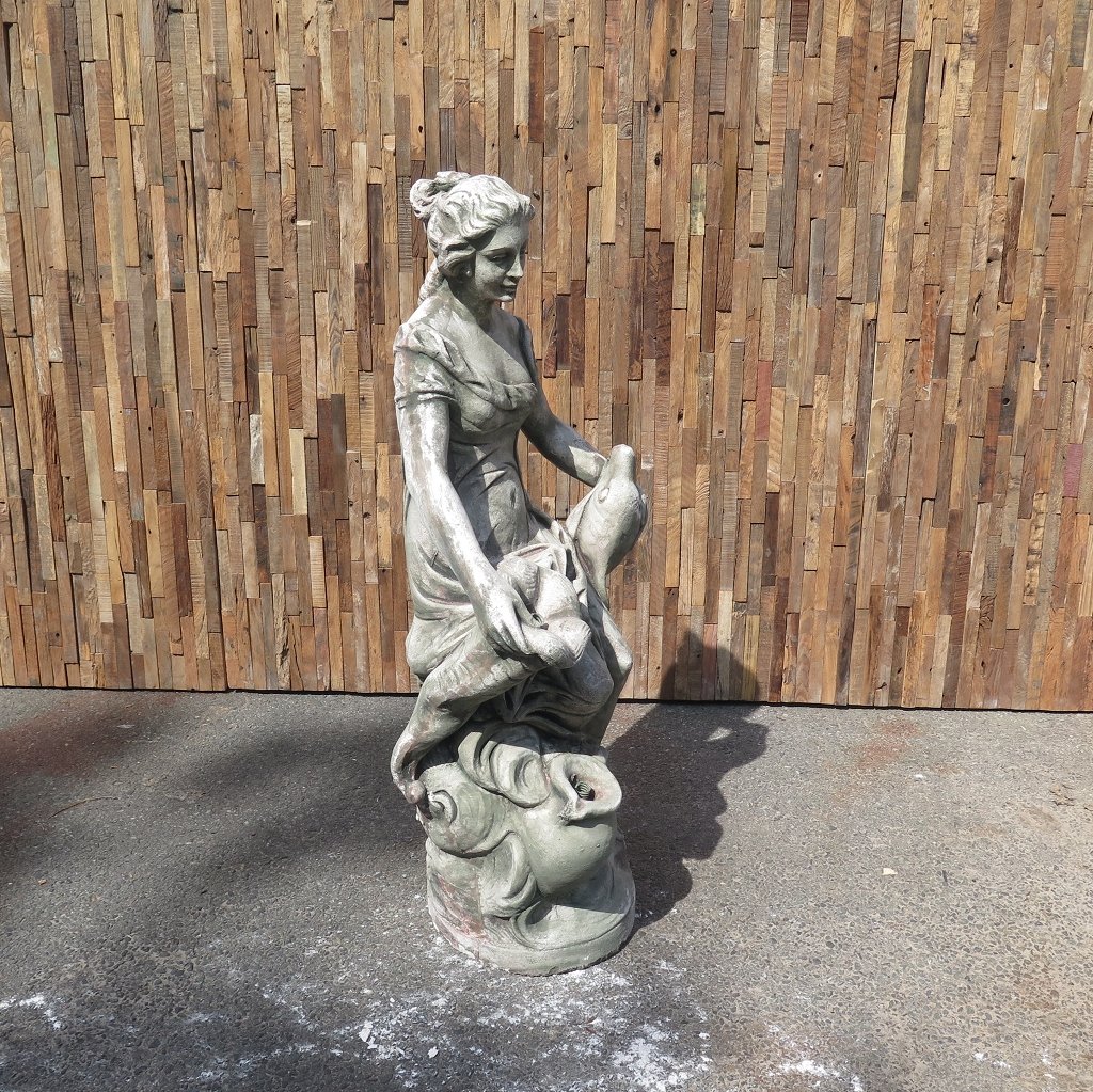 Wasserspeier Beton Frau mit Fisch 1,00 m