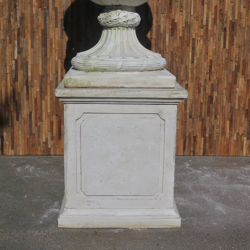 Vase Blumenkübel auf Sockel 2,27 m