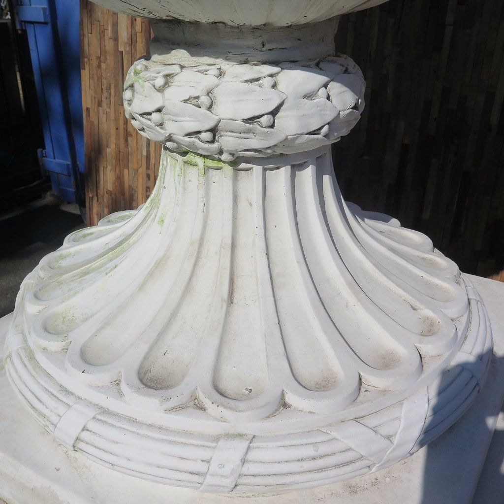 Vase Blumenkübel auf Sockel 2,27 m