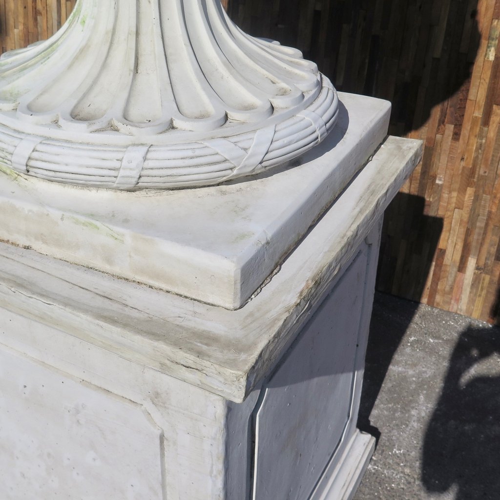 Vase Blumenkübel auf Sockel 2,27 m