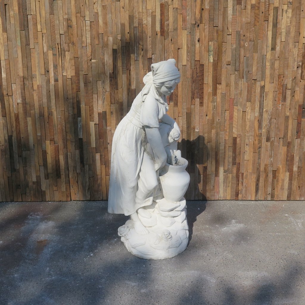 Wasserspeier Beton Frau mit Wasserkrug 1,00 m