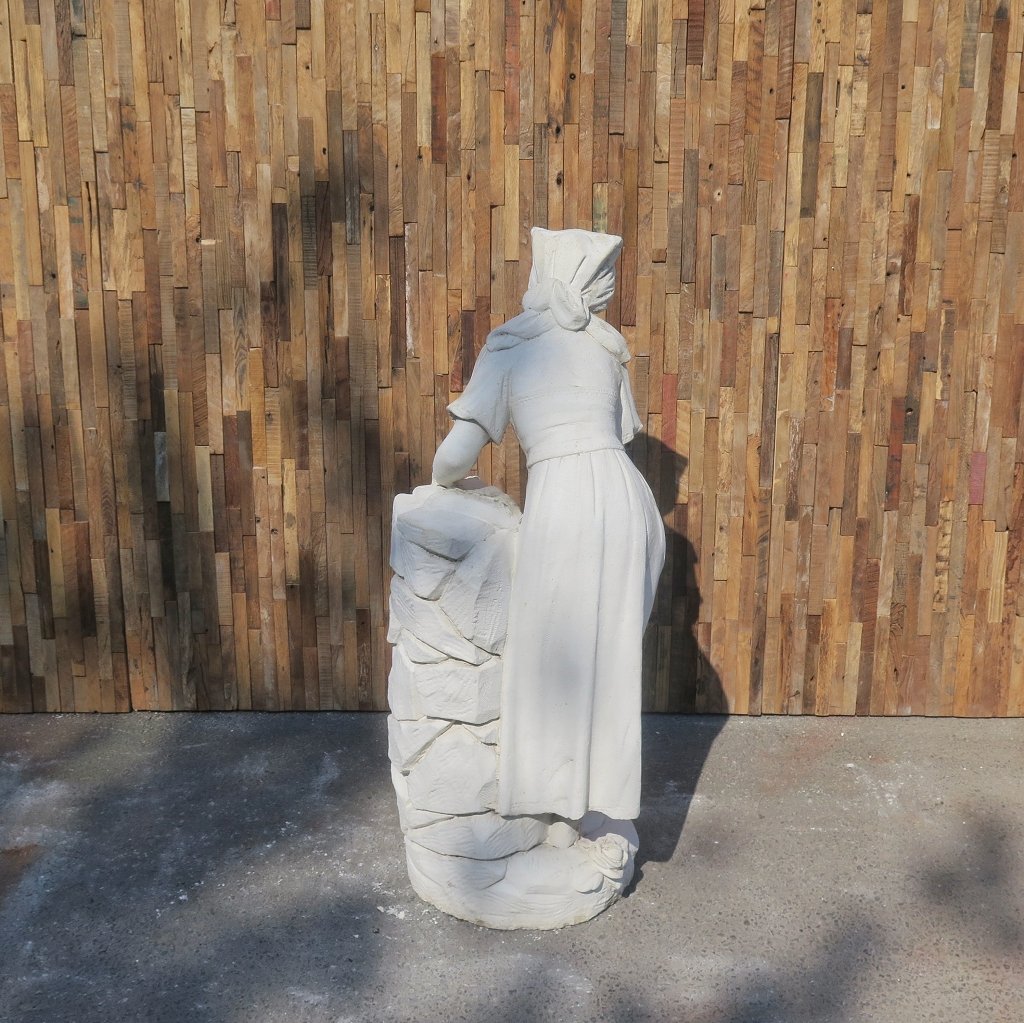 Wasserspeier Beton Frau mit Wasserkrug 1,00 m
