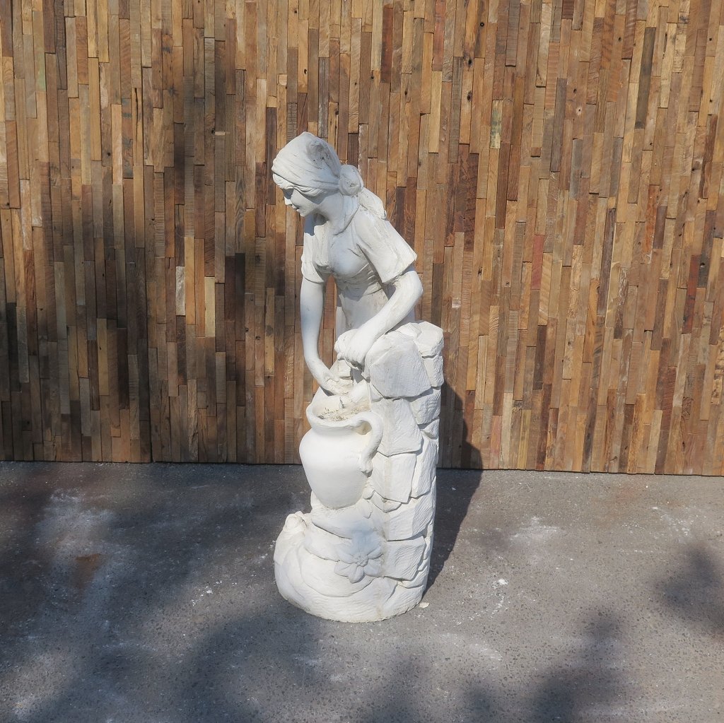Wasserspeier Beton Frau mit Wasserkrug 1,00 m