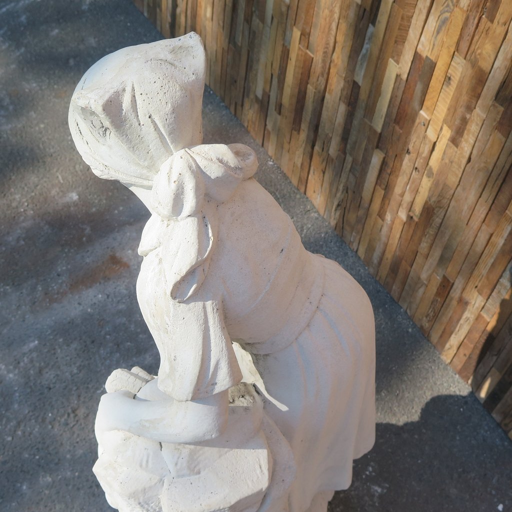 Wasserspeier Beton Frau mit Wasserkrug 1,00 m