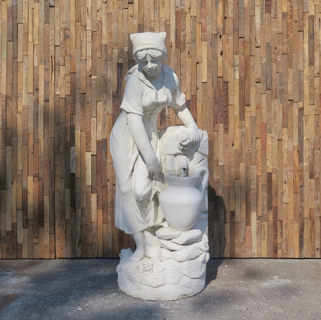 Wasserspeier Beton Frau mit Wasserkrug 1,00 m