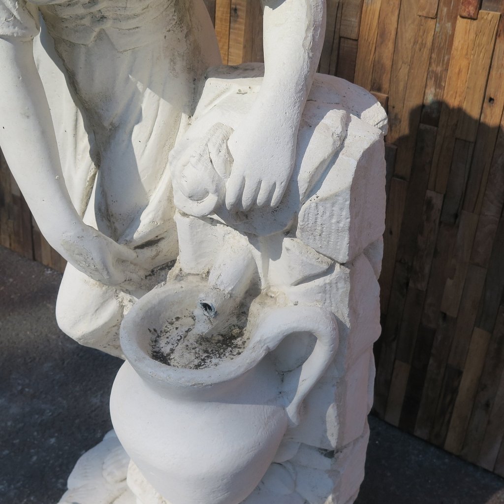 Wasserspeier Beton Frau mit Wasserkrug 1,00 m