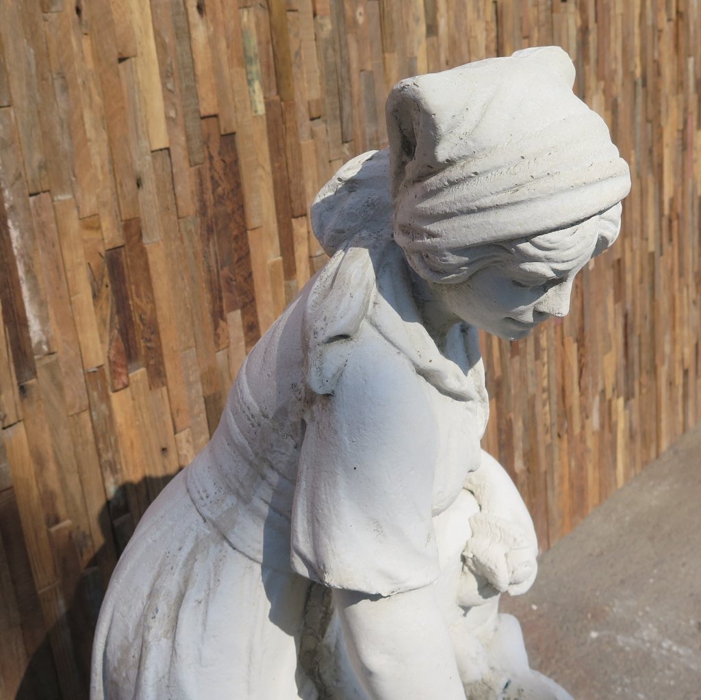 Wasserspeier Beton Frau mit Wasserkrug 1,00 m