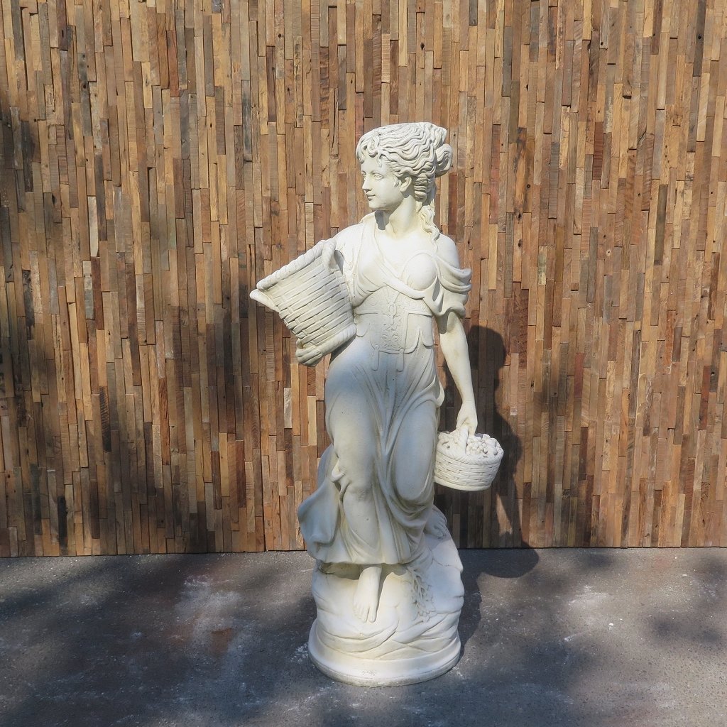 Wasserspeier Beton Frau mit Körben 1,38 m