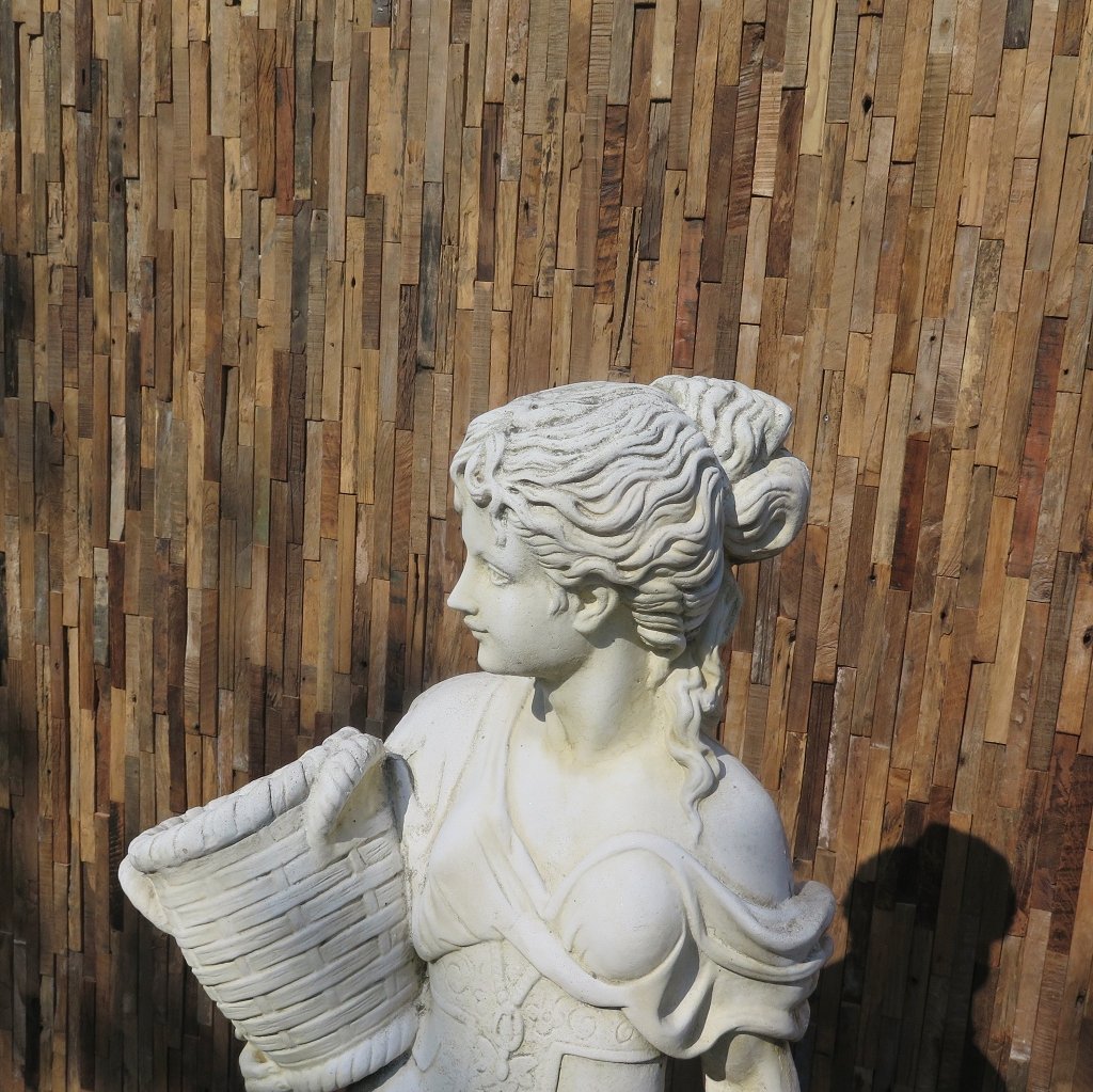 Wasserspeier Beton Frau mit Körben 1,38 m