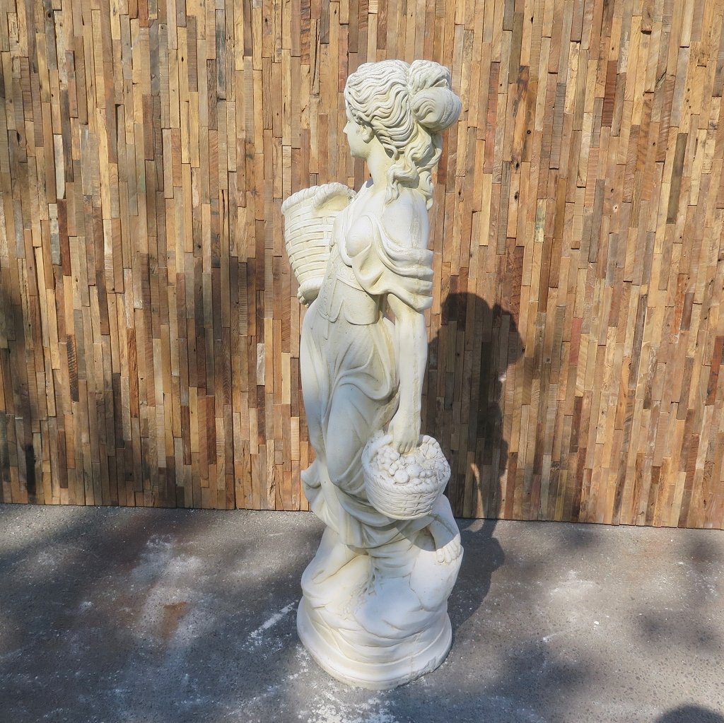 Wasserspeier Beton Frau mit Körben 1,38 m